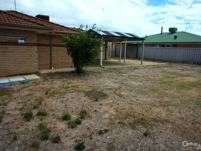 12 Broadbeach Place, Waikiki WA 6169