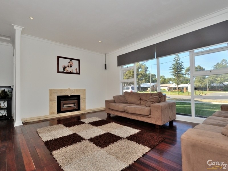 2 Centaurus Street, Rockingham WA 6168