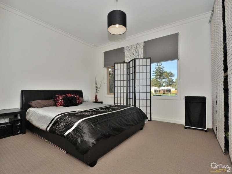 2 Centaurus Street, Rockingham WA 6168