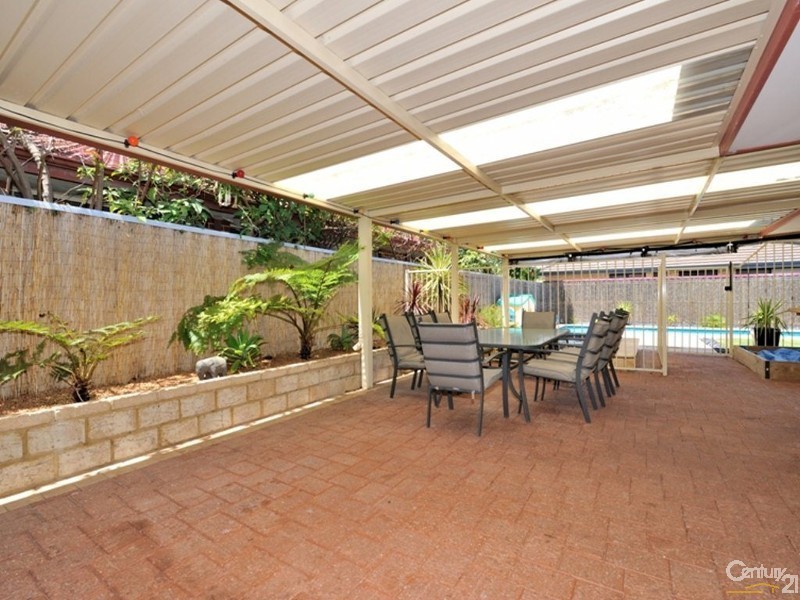 5 Shoalhaven Pl, Waikiki WA 6169