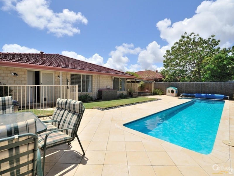 5 Shoalhaven Pl, Waikiki WA 6169