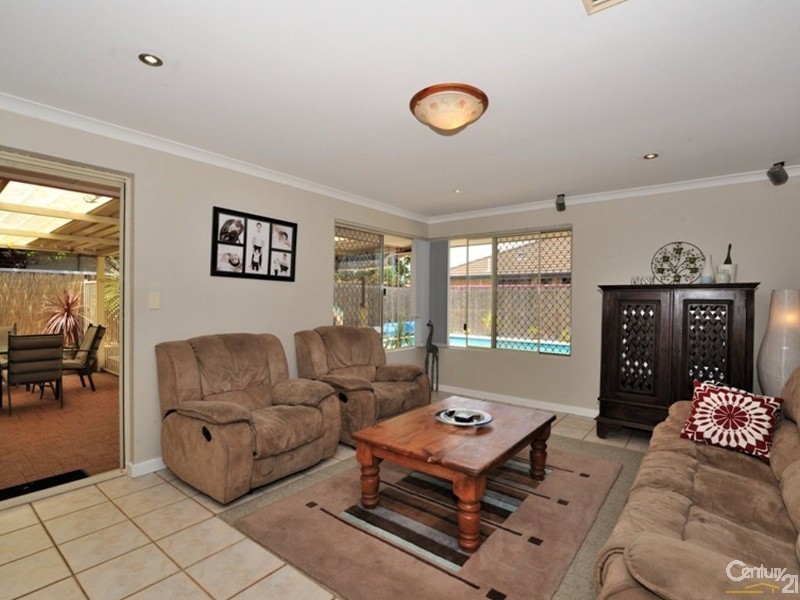 5 Shoalhaven Pl, Waikiki WA 6169