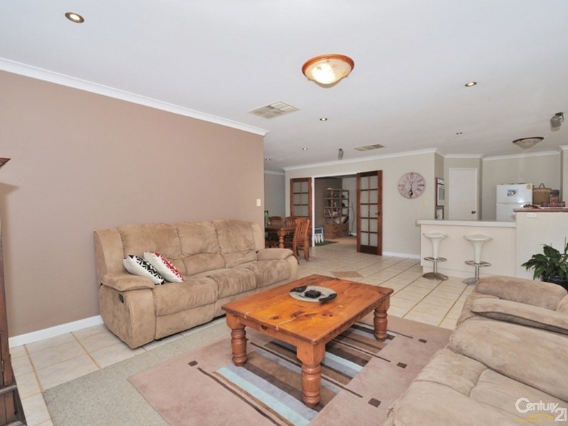 5 Shoalhaven Pl, Waikiki WA 6169