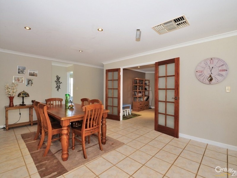 5 Shoalhaven Pl, Waikiki WA 6169