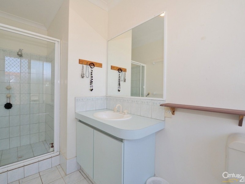 5 Shoalhaven Pl, Waikiki WA 6169