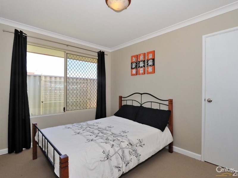 5 Shoalhaven Pl, Waikiki WA 6169