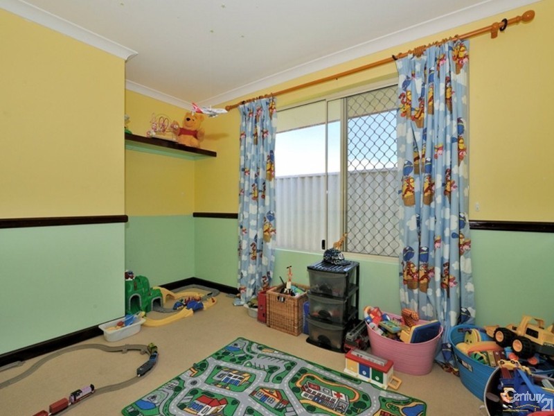 5 Shoalhaven Pl, Waikiki WA 6169