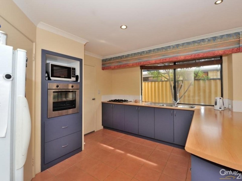 2 Bopeechee Way, Port Kennedy WA 6172