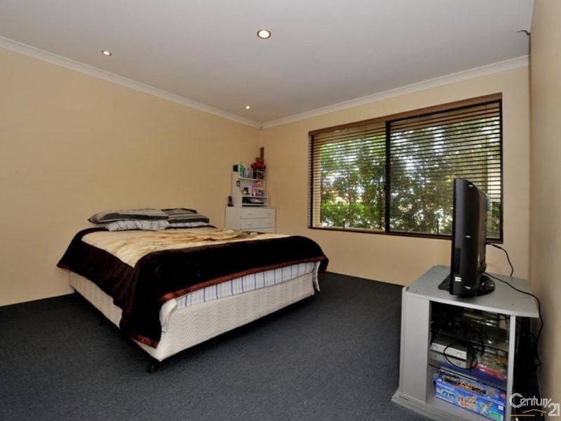 2 Bopeechee Way, Port Kennedy WA 6172