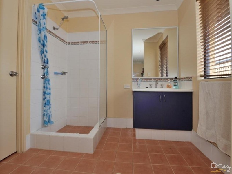 2 Bopeechee Way, Port Kennedy WA 6172