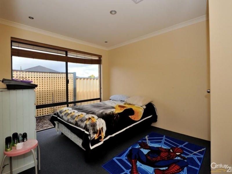 2 Bopeechee Way, Port Kennedy WA 6172