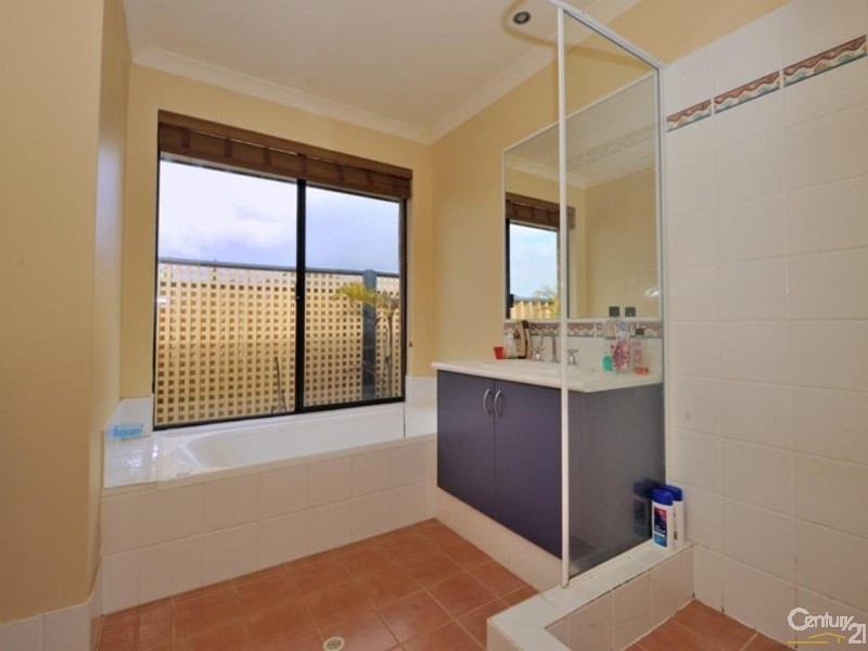 2 Bopeechee Way, Port Kennedy WA 6172