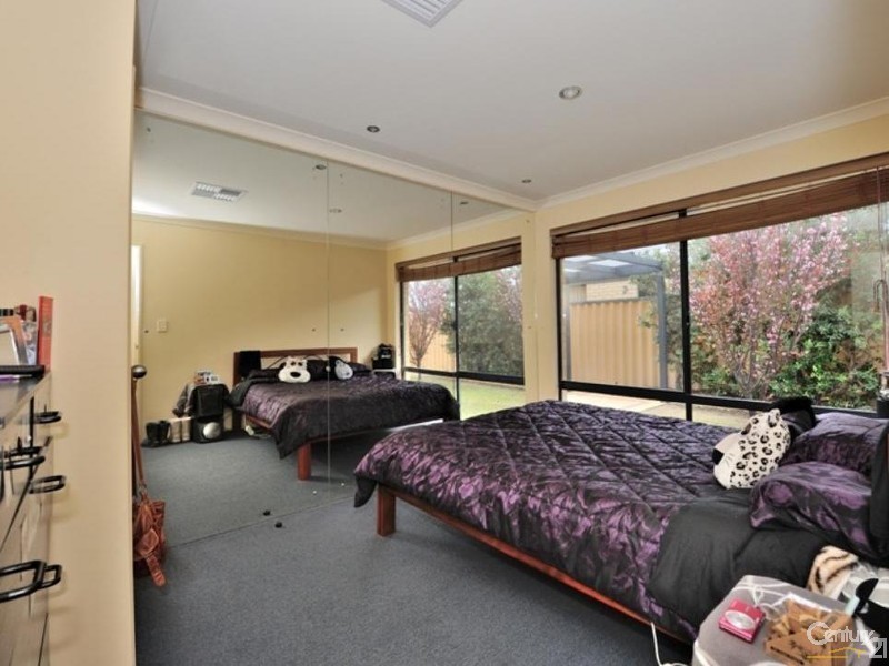 2 Bopeechee Way, Port Kennedy WA 6172