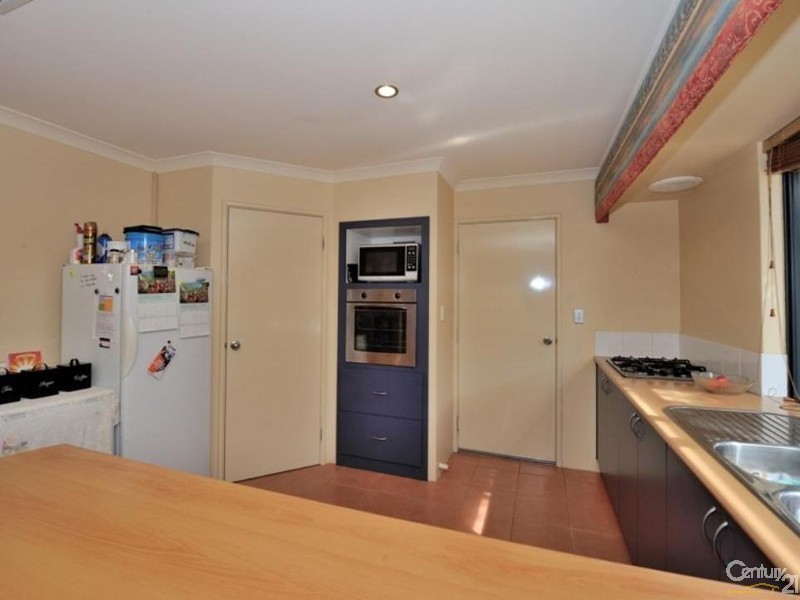 2 Bopeechee Way, Port Kennedy WA 6172