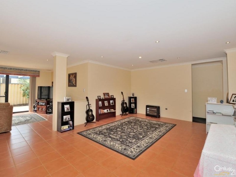 2 Bopeechee Way, Port Kennedy WA 6172