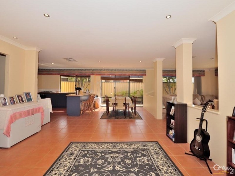 2 Bopeechee Way, Port Kennedy WA 6172