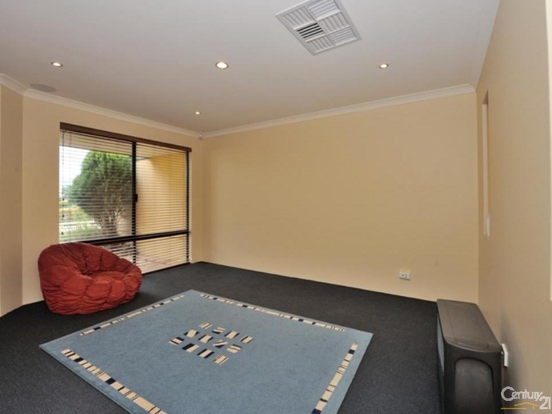 2 Bopeechee Way, Port Kennedy WA 6172