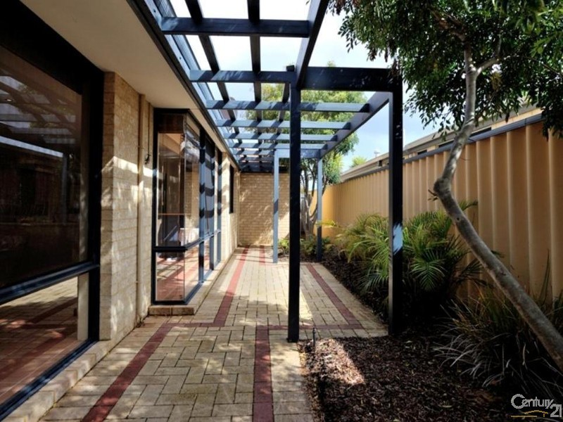 2 Bopeechee Way, Port Kennedy WA 6172