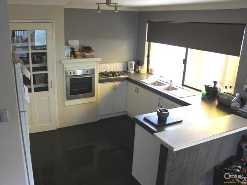 25 Grenadier Court, Warnbro WA 6169