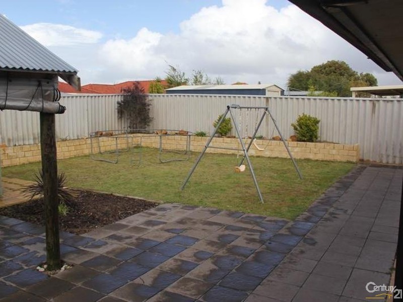 25 Grenadier Court, Warnbro WA 6169