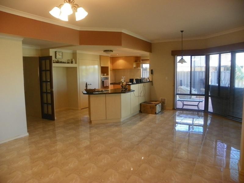 15 Camargue Green, Secret Harbour WA 6173