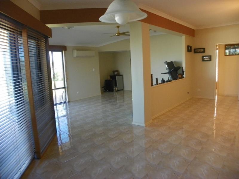 15 Camargue Green, Secret Harbour WA 6173