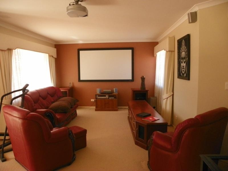 15 Camargue Green, Secret Harbour WA 6173