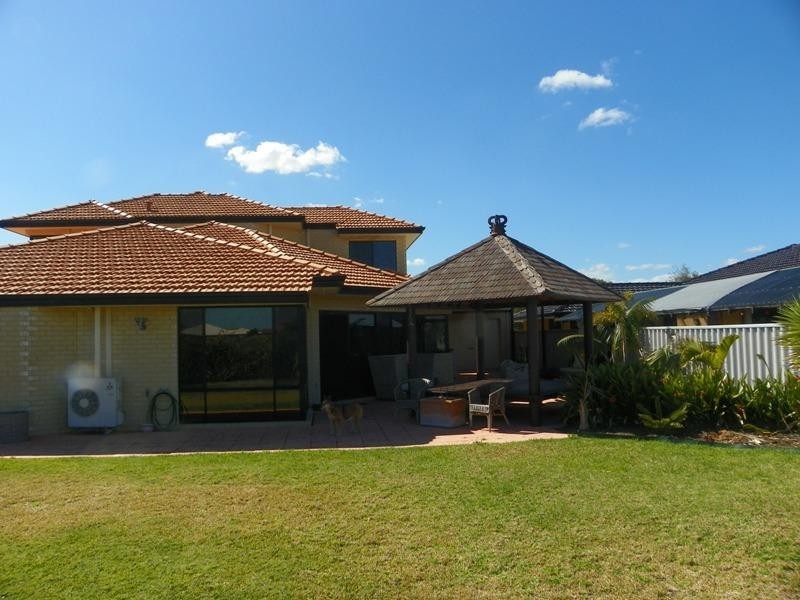 15 Camargue Green, Secret Harbour WA 6173