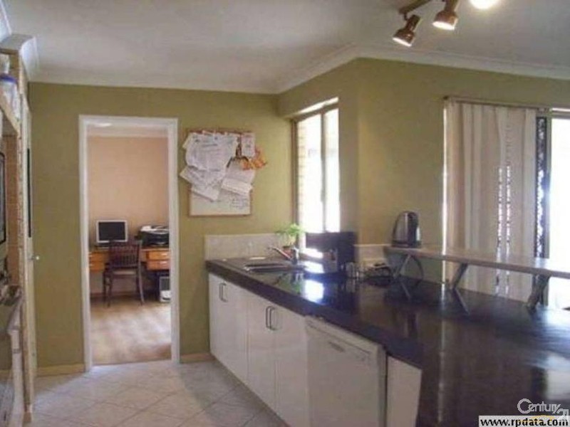 18 Farrington Street, Warnbro WA 6169