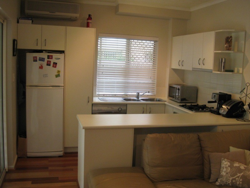 Level grnd 7/75 Riding Road, Hawthorne QLD 4171