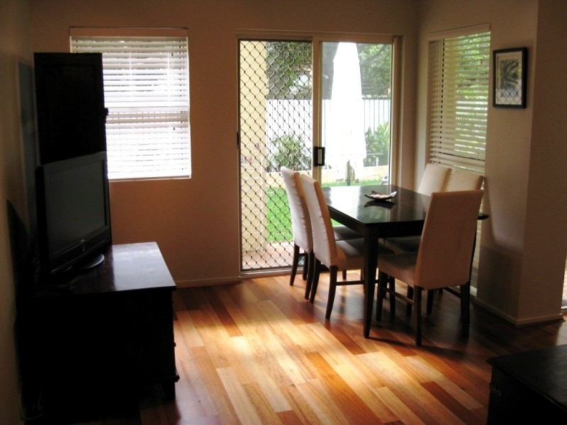 Level grnd 7/75 Riding Road, Hawthorne QLD 4171