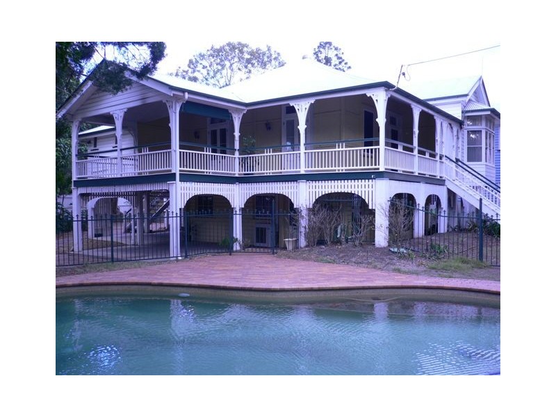 6  Dan Street, Graceville QLD 4075