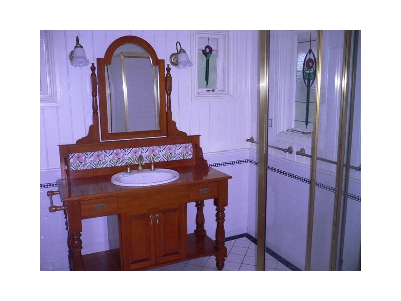 6  Dan Street, Graceville QLD 4075