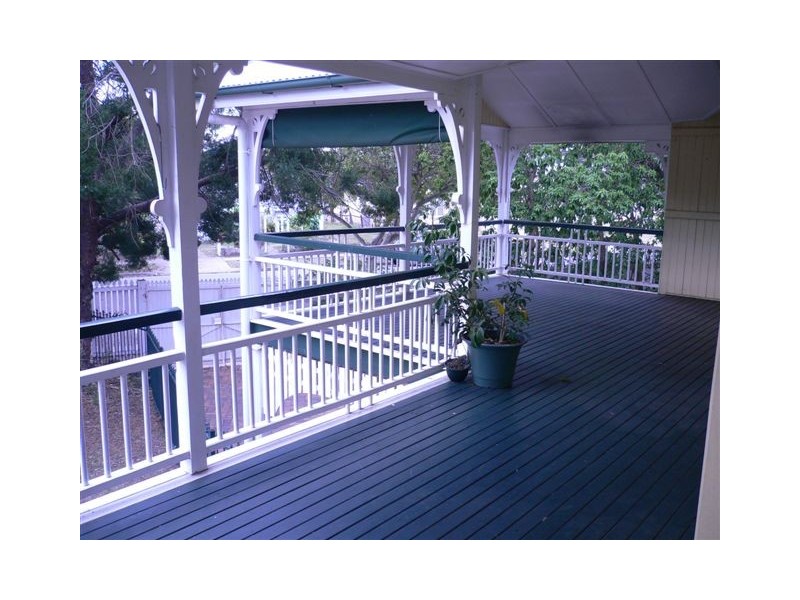 6  Dan Street, Graceville QLD 4075