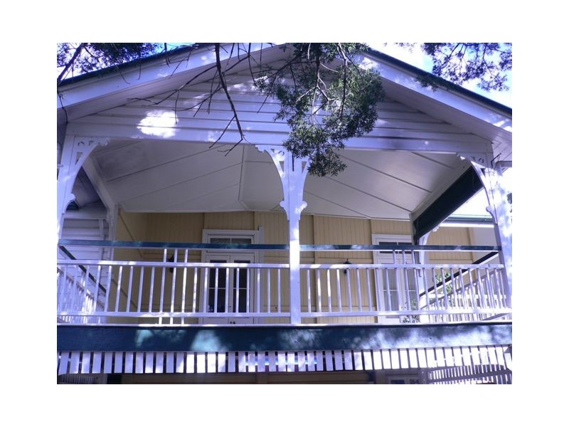 6  Dan Street, Graceville QLD 4075