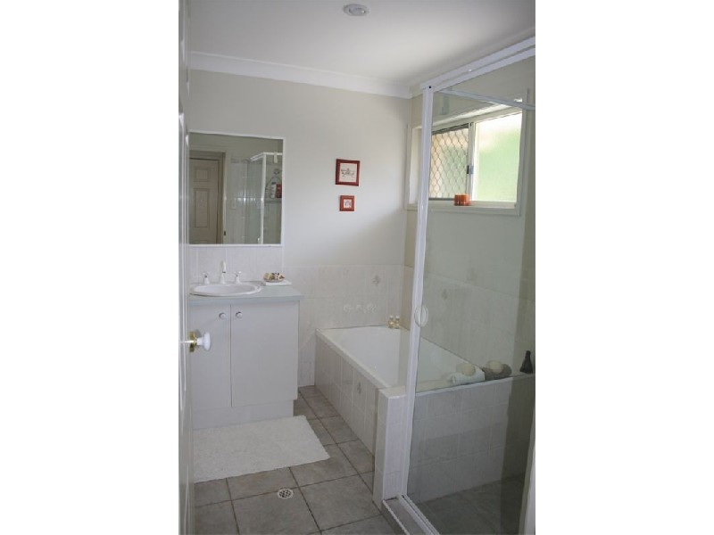 2/12  Norman Avenue, Norman Park QLD 4170