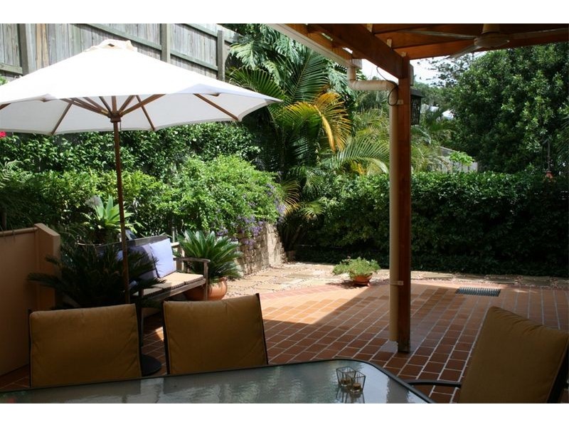 2/12  Norman Avenue, Norman Park QLD 4170