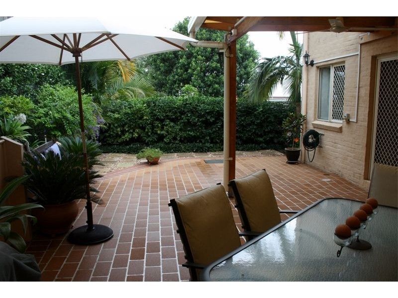 2/12  Norman Avenue, Norman Park QLD 4170