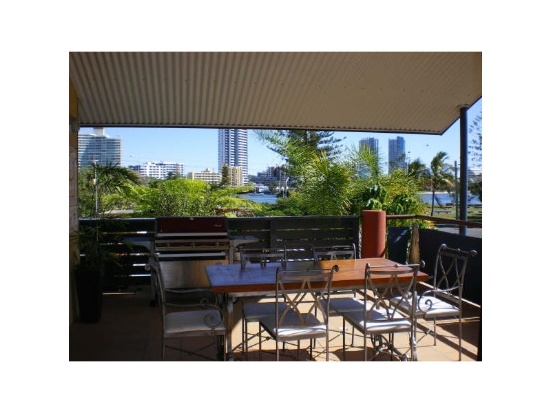 28  Mountbatten Avenue, Main Beach QLD 4217