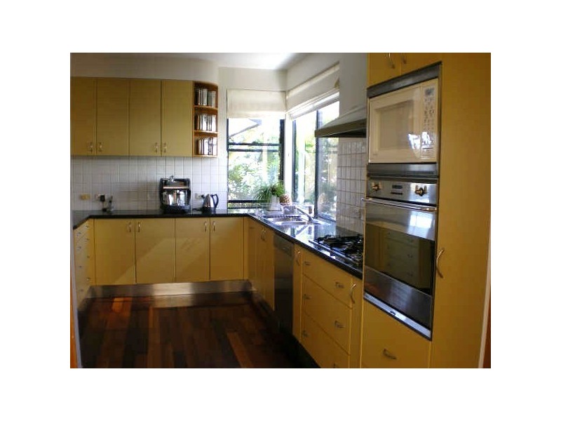 28  Mountbatten Avenue, Main Beach QLD 4217