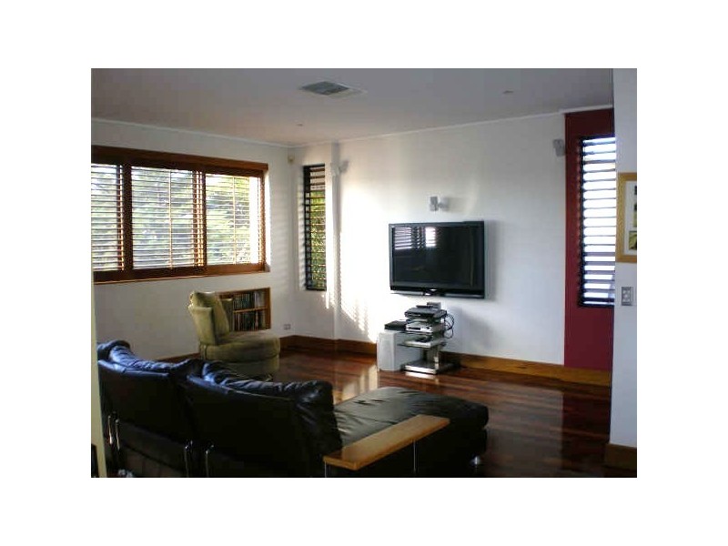 28  Mountbatten Avenue, Main Beach QLD 4217