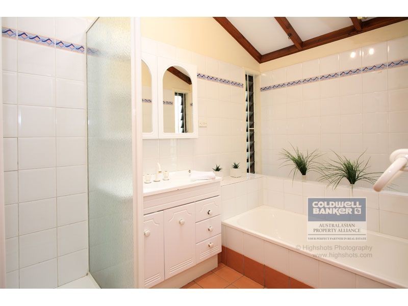 537  Cavendish Rd, Coorparoo QLD 4151