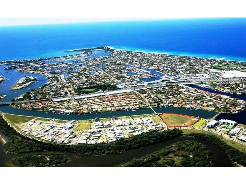 2/5  Grand Parade, Kawana Island QLD 4575