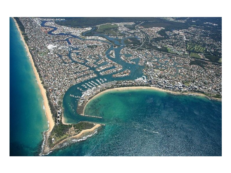 2/5  Grand Parade, Kawana Island QLD 4575