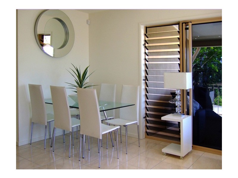 2/76 Durham Street, St Lucia QLD 4067
