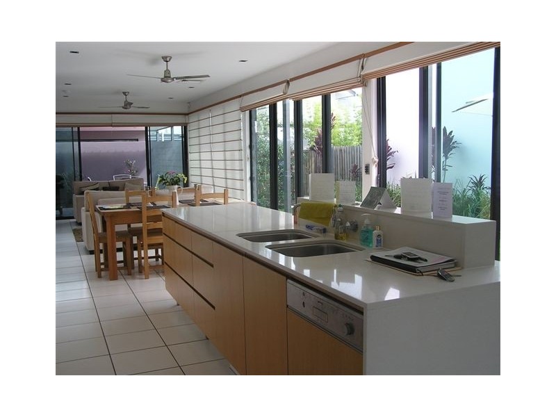 105 Stuart Street, Bulimba QLD 4171