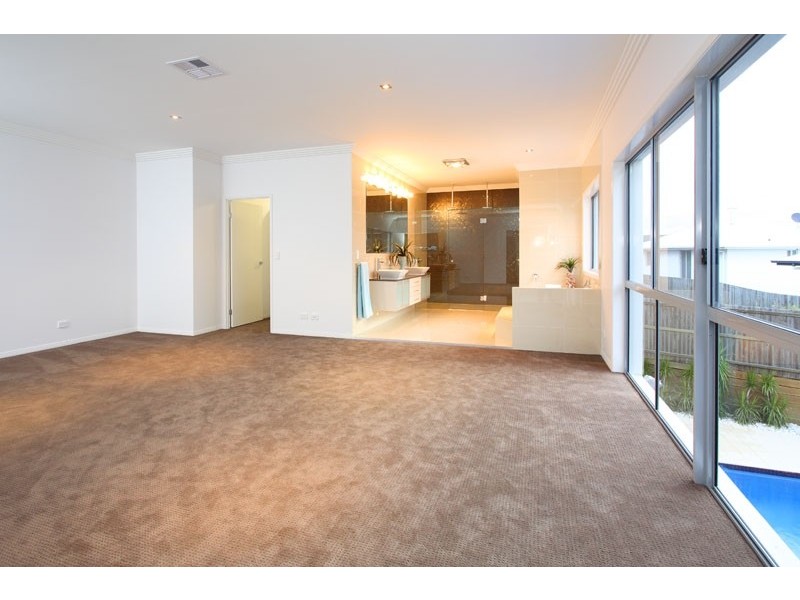 11 John Street,, Manly West QLD 4179