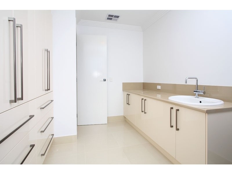 11 John Street,, Manly West QLD 4179