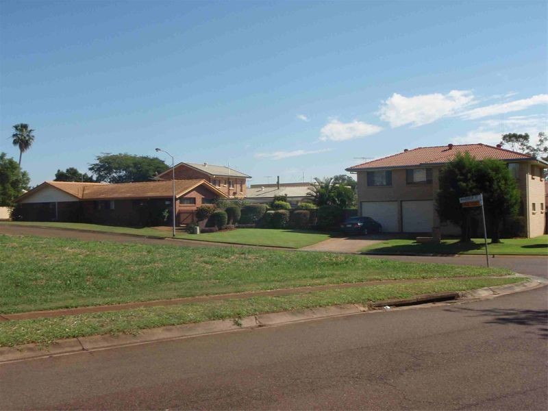 8 – 10 Catamaran Street, Manly West QLD 4179