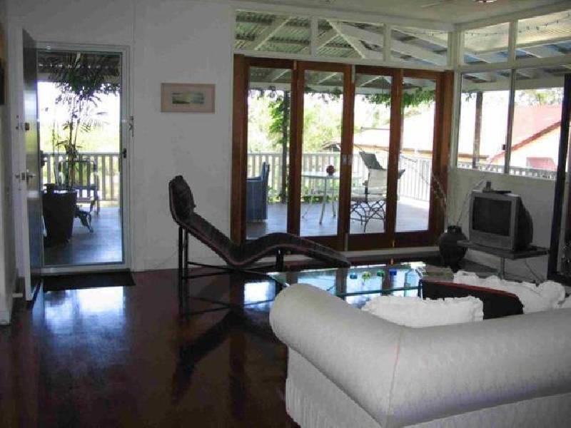 64 Charles Terrace, Macleay Island QLD 4184